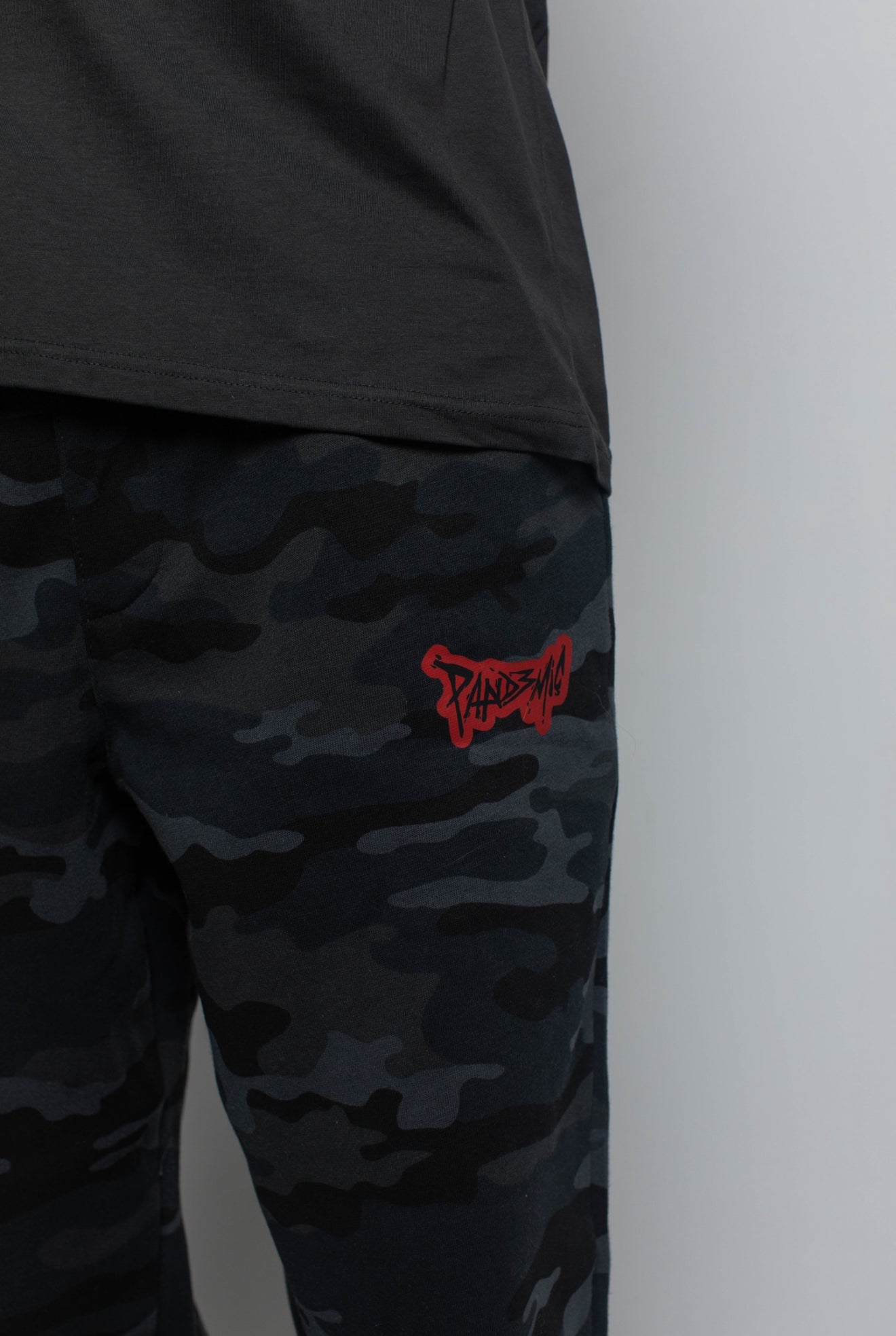 No Fear Camo Joggers in Noir