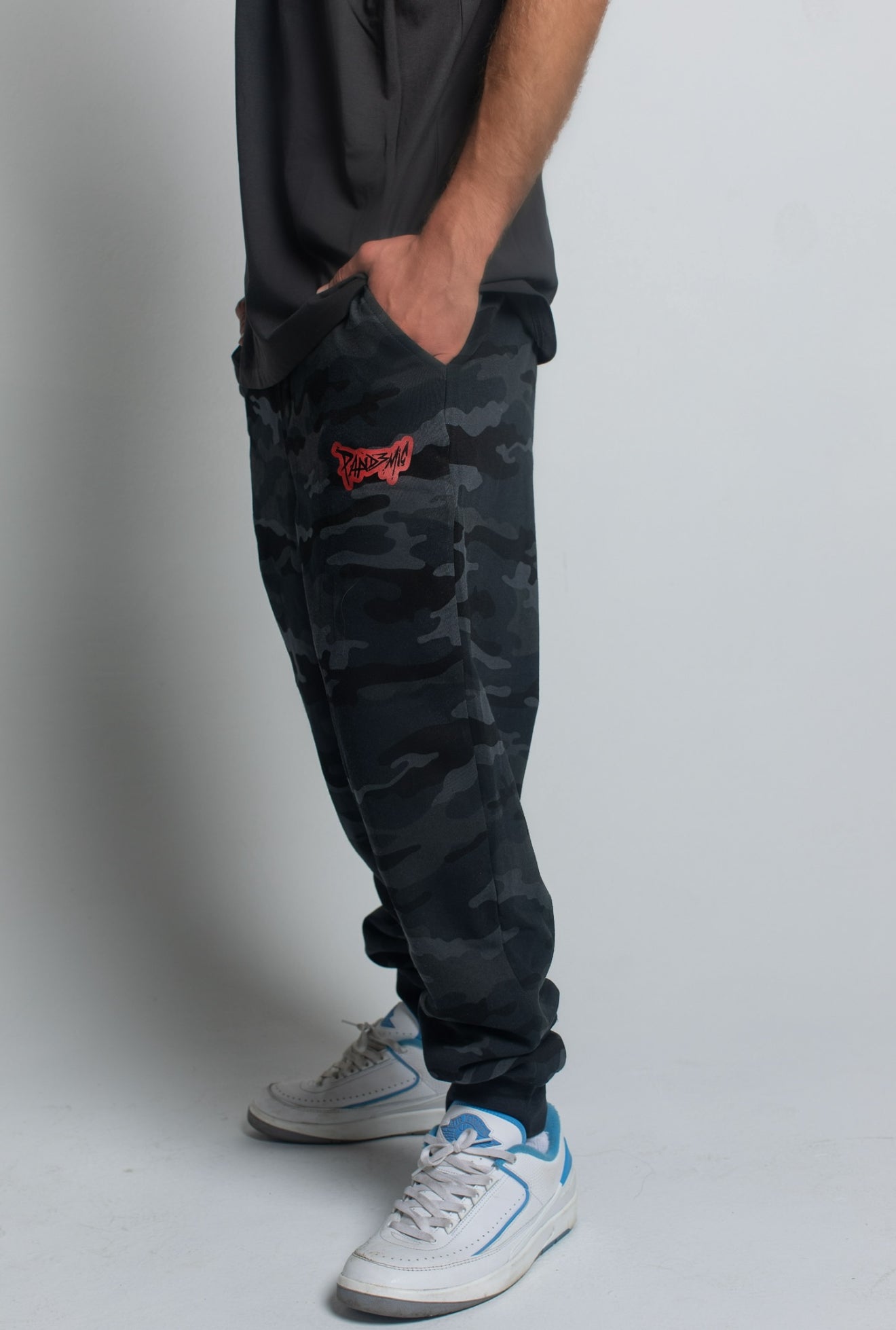 No Fear Camo Joggers in Noir