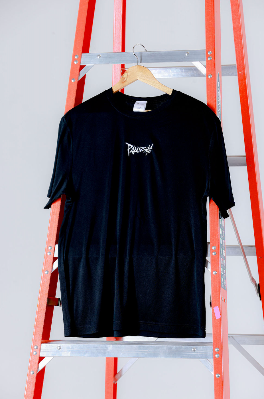 Sustainable Athletic Tee in Noir